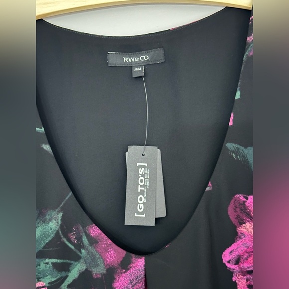 ✨NWT✨ RW&CO. Women’s Floral Print Sleeveless Top- Size Medium - Picture 3 of 9